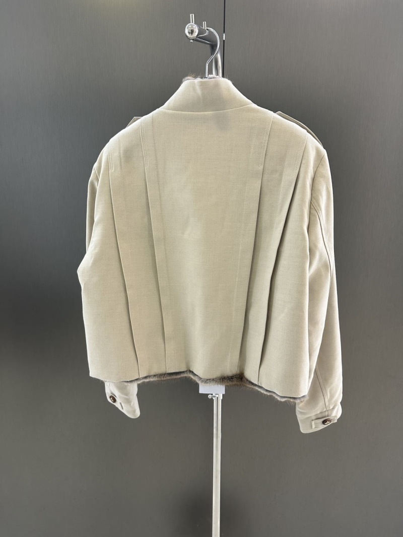 Ce1i*e outwears